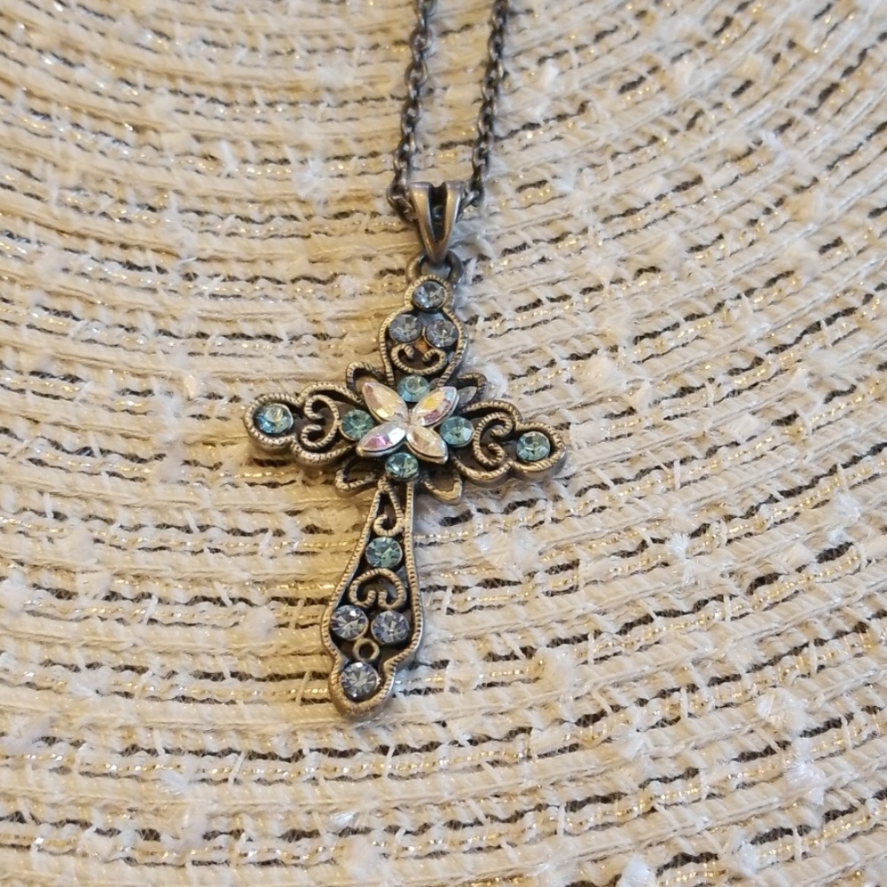 Lia Sophia cross